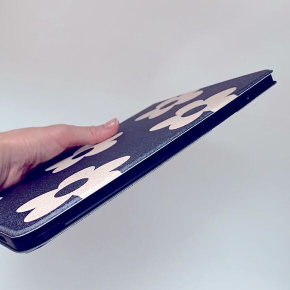 🌼Brand New iPad Air Case Floral Black/Beige Slim fit - Picture 3 of 13